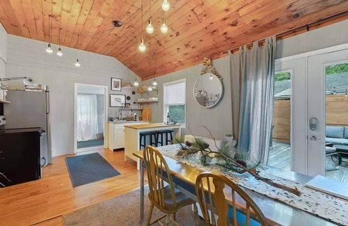 Pocono Pines House | Romantic Pet-Friendly Bungalow
