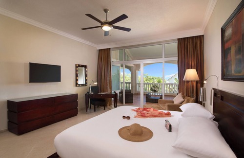 Los Brazos Resort | Romantic presidential villa w/