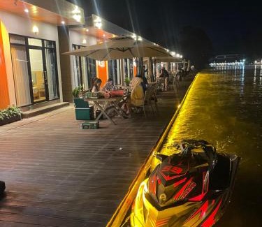 Vientiane Boat Rental | Romantic Resort MuangFuang