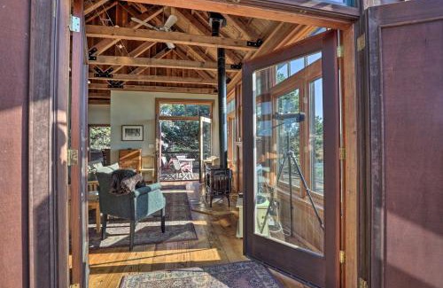 Albion House | Romantic Ridgetop Escape with Hot Tub Near Mendocino