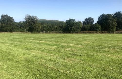 Tawstock Apartment | Romantic Rural Break In Countryside Castle Grounds Private Retreat Wizards Rest