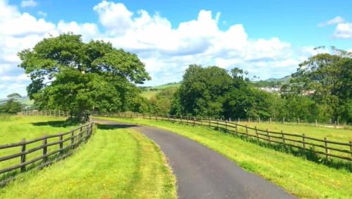 Tawstock Apartment | Romantic Rural Break In Countryside Castle Grounds Private Retreat Wizards Rest
