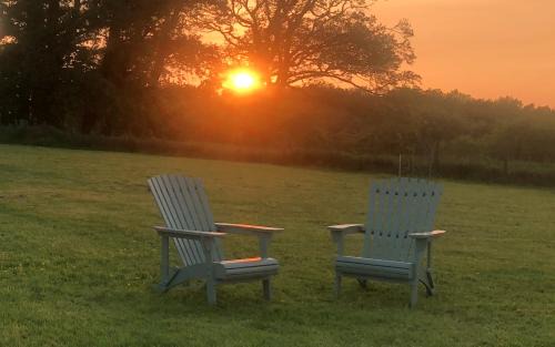 Tawstock Apartment | Romantic Rural Break In Countryside Castle Grounds Private Retreat Wizards Rest
