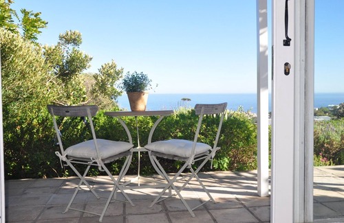 Hout Bay Cottage | Romantic sea side cottage
