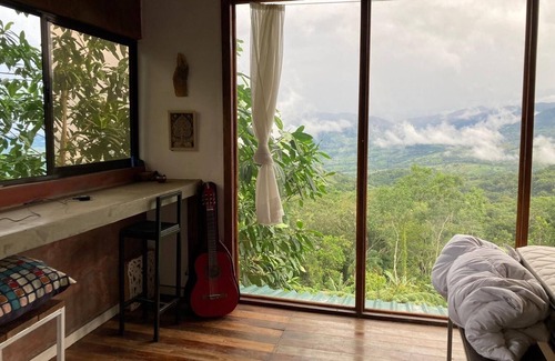 San Isidro de El General Apartment | Romantic Studio Retreat with Breathtaking Ocean & Mountain Scenery