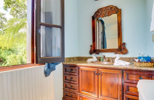 Bullet Tree Falls House | Romantic Suite on Riverfront Property with WiFi, AC & On-Site Pool/Dining