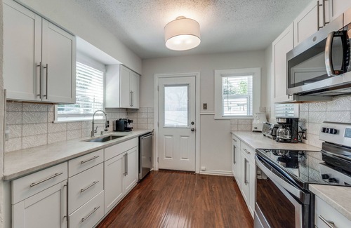 Dallas House | Romantic Super glam, Pet friendly, Perfect location!