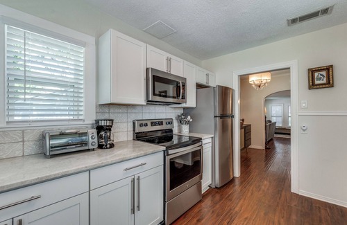 Dallas House | Romantic Super glam, Pet friendly, Perfect location!