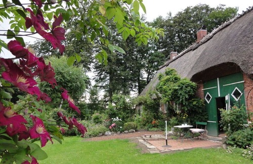 Schnarup-Thumby Apartment | Romantic thatched roof house