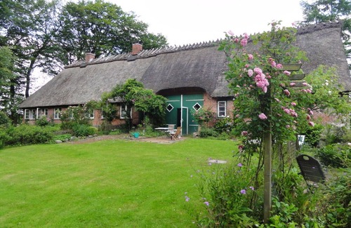 Schnarup-Thumby Apartment | Romantic thatched roof house
