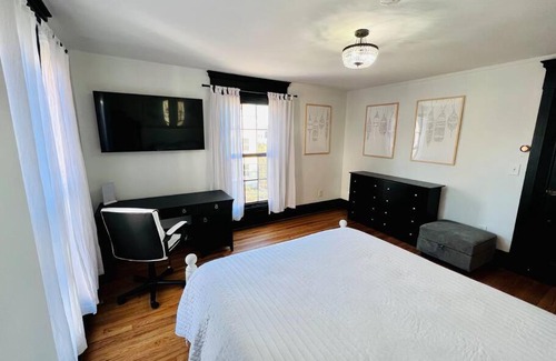 West End Apartment | Romantic West End Apartment with Parking