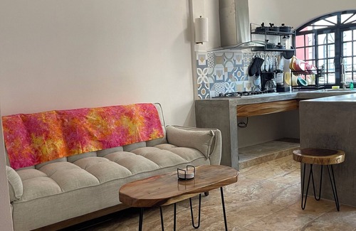 Emiliano Zapata Condo | Romantic zone 2 bedroom, 2 bathroom, full kitchen, a/c, WiFi, smart tv, balcony