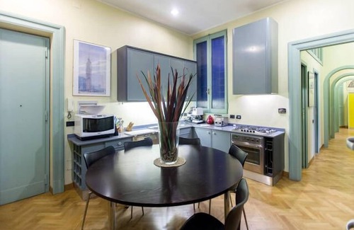 Rione V Ponte Apartment | Rome: luxury apartment in front of S. Angel’s Castle, ideally located: 5 minutes walk from S. Peter, Navona square and Campo de’ Fiori, excellently served and relied