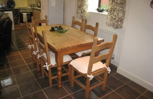 Saintbury Cottage | Romeo Cottage - Sleeps up to 5 - HOT TUB