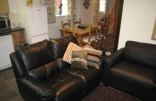 Saintbury Cottage | Romeo Cottage - Sleeps up to 5 - HOT TUB