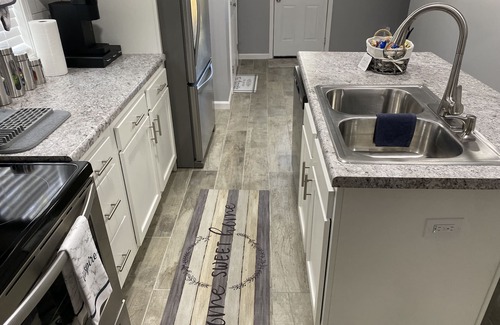 Crestline Heights House | RON'S HOUSE: Cozy & Charming in Revitalizing Area