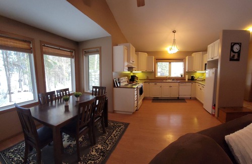 Chitek Lake Cottage | Ronnie's "Reel em Inn"nCozy retreat in Northern Saskatchewan.