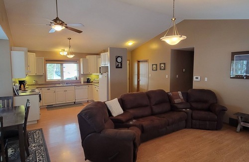 Chitek Lake Cottage | Ronnie's "Reel em Inn"nCozy retreat in Northern Saskatchewan.