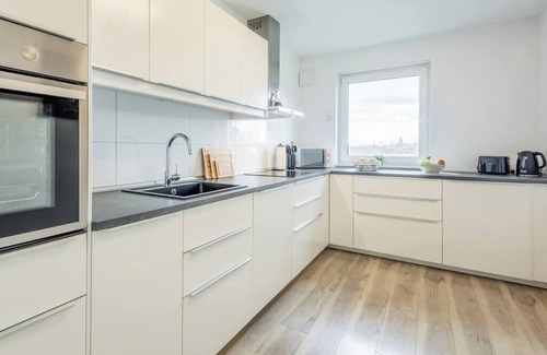 Rheda-Wiedenbruck Apartment | Roof-Suite 01 I Aufzug I BBQ I WiFi I Balkon I TV
