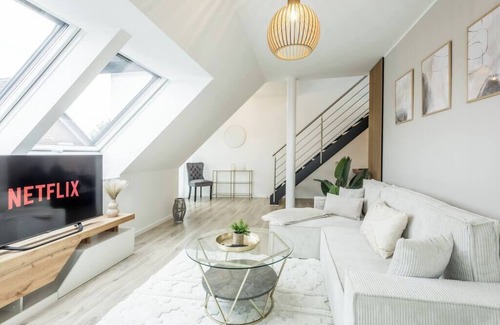 Rheda-Wiedenbruck Apartment | Roof-Suite 01 I Aufzug I BBQ I WiFi I Balkon I TV