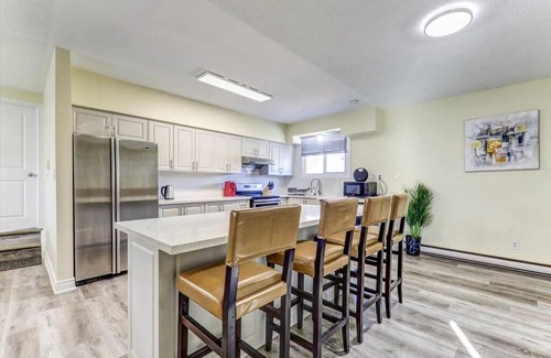 West Hill Apartment | Roof Top Hideaway for any Occasions.