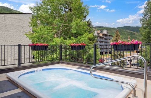 Vail Condo | Rooftop Hot Tub, Next to Vail Mtn | LHStudio