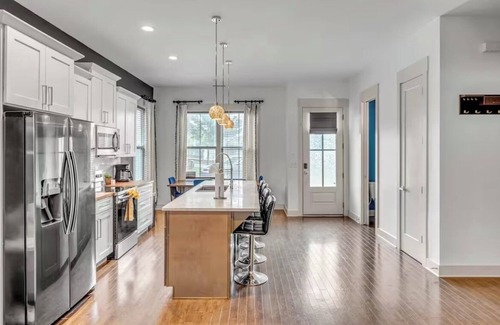 Haynes Area House | Rooftop, Large Backyard, Fire Pit, Near Downtown Nashville!