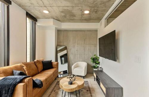 Rio Grande Apartment | Rooftop Pool Hot tub Gym Parking King Bed