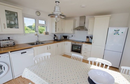 Braunton Cottage | Rooftops, Sleeps 8 | Hot Tub*, Views & Log Burner