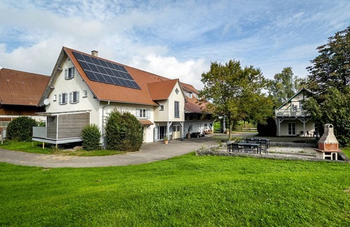 Ravensburg Apartment | Room 2, cozy, bright double room with sloping ceiling