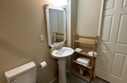 Brandon Cabin | Room #2 sleeps 3, located just 20 mins from the heart of downtown Waxahachie.