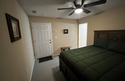 Brandon House | Room #5, sleeps 2 located just 20 mins from the heart of downtown Waxahachie.