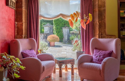 Santianes de Ola Apartment | Room 'Acebu' with Mountain View, Shared Garden and Wi-Fi