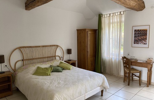 Couvignon Bed & Breakfast | Room and table d'hôte Le Goluret in Champagne