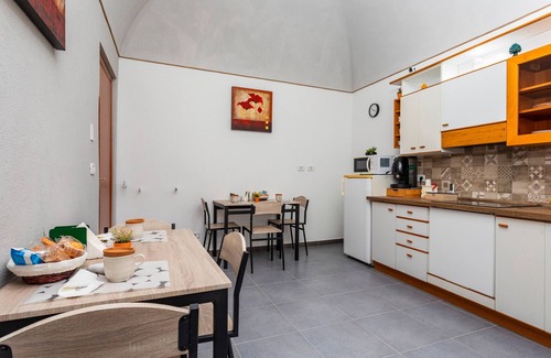 Bronte Apartment | Room 'Annunziata - Mandorla Bronte' with Private Terrace, Wi-Fi and Air Conditioning