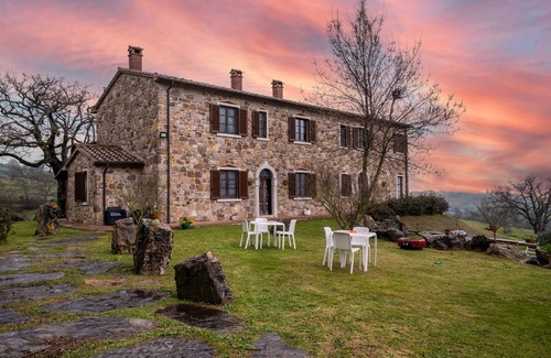 Catabbio Apartment | Room 'Arancione' with Shared Pool and Shared Garden