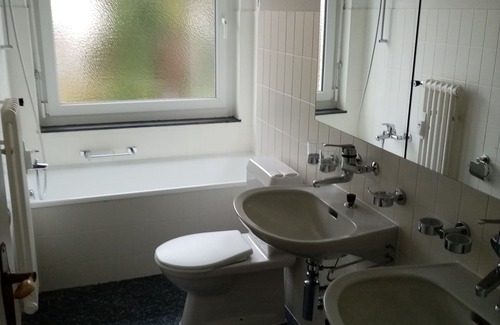 Meilen District House | Room close to the lake