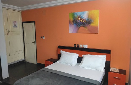 Lome House | Room-deluxe Double Bed in Royal Blue Gue