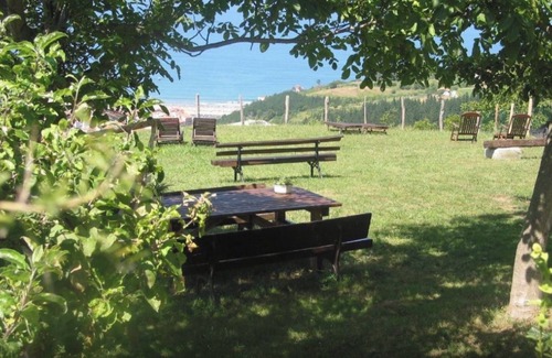 Deba Apartment | Room 'Doble 2' with Mountain View, Private Garden and Wi-Fi