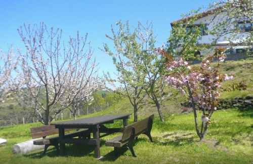 Deba Apartment | Room 'Doble 2' with Mountain View, Private Garden and Wi-Fi