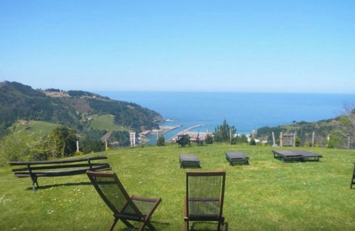Deba Apartment | Room 'Doble 3' with Mountain View, Private Garden and Wi-Fi