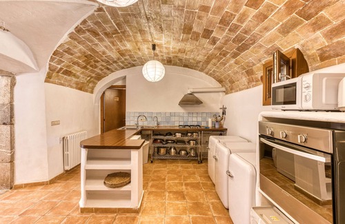 Borrassa Apartment | Room 'Donzell' with Shared Pool, Wi-Fi and Air Conditioning