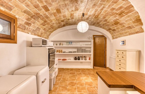 Borrassa Apartment | Room 'Donzell' with Shared Pool, Wi-Fi and Air Conditioning
