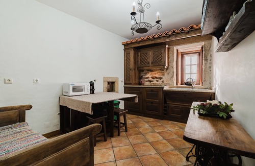 Pitoes das Junias Apartment | Room 'Duplo - 4' with Shared Terrace and Wi-Fi