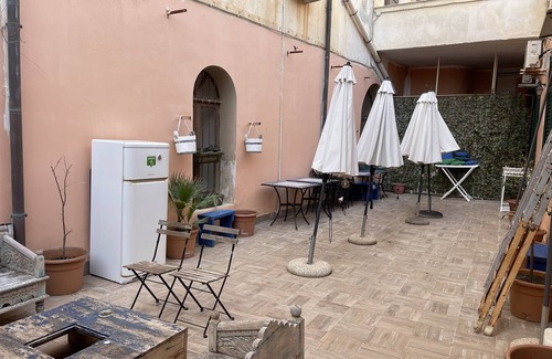 Old Town Apartment | Room 'Economy Suite' with Shared Terrace, Wi-Fi and Air Conditioning