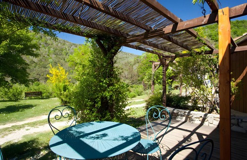 L'Epine Apartment | Room 'Edelweiss' with Private Terrace, Shared Garden and Wi-Fi