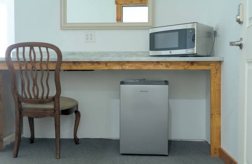 Keeling House | Room for rent near VIR or Hyco Lake up to 8 rooms avail w/kitchen & conf
