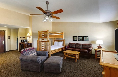 Columbia Hotel | Room for the Crew! Expanded King Bunk Bed Suite, Stoney Creek Columbia