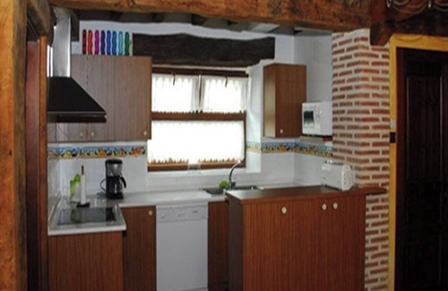 Agurain House | Room 'Habitacion Naranja' with Shared Terrace, Shared Garden and Wi-Fi