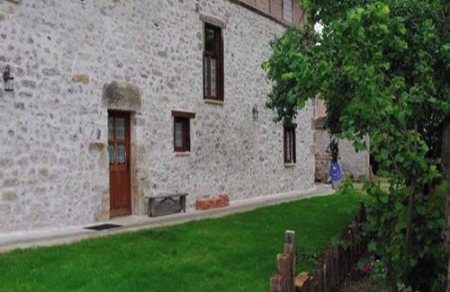 Agurain House | Room 'Habitacion Naranja' with Shared Terrace, Shared Garden and Wi-Fi